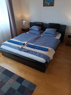 Második emeleti, franciaágyas, 10. számú szoba