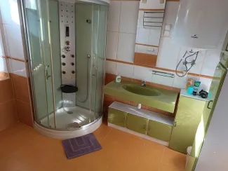 Földszinti, külön ágyas, 3. számú szoba