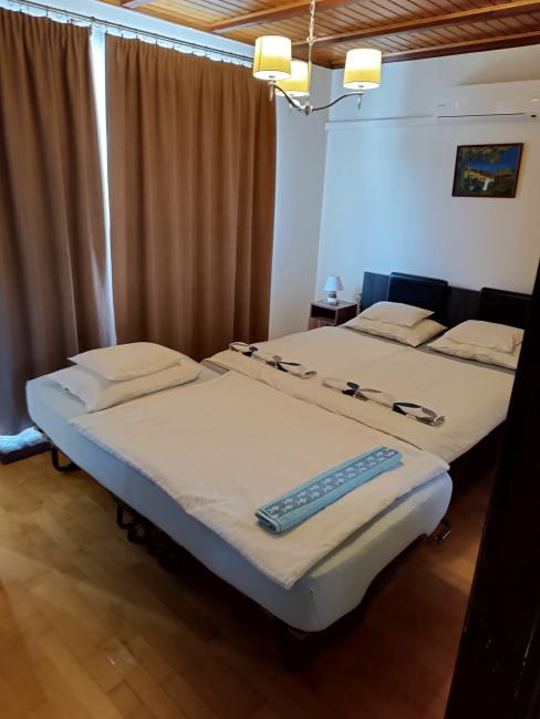 Panorámás franciaágyas szoba, II. emelet 10.