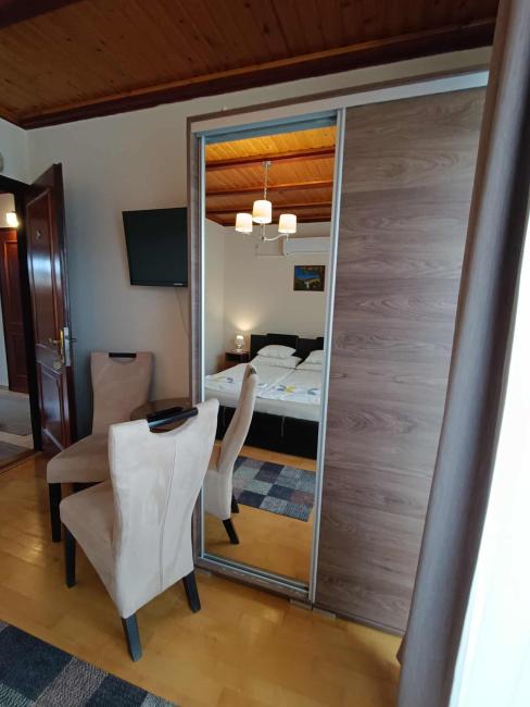 Második emeleti, franciaágyas, 10. számú szoba