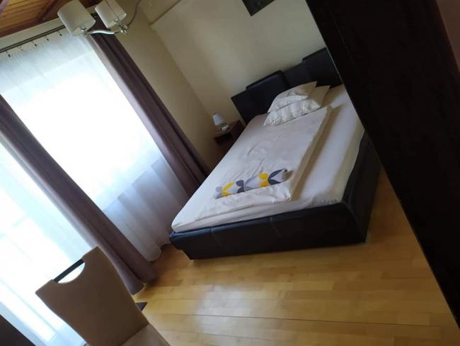 Panorámás franciaágyas szoba, II. emelet 10.