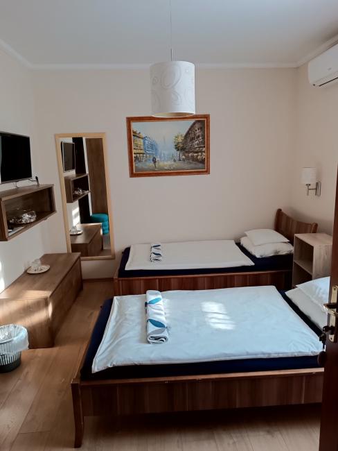 Földszinti, külön ágyas, 2. számú szoba