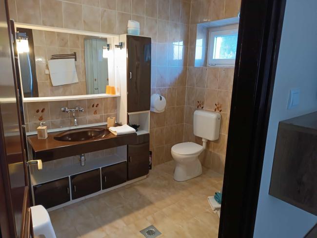 Földszinti, külön ágyas, 2. számú szoba