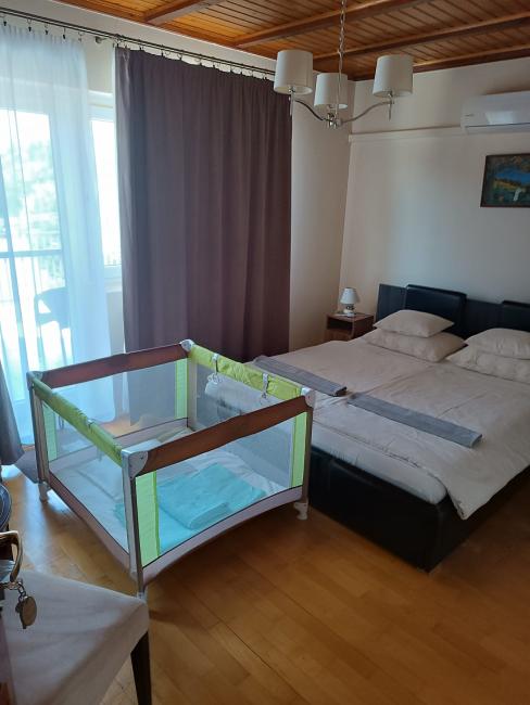 Panorámás franciaágyas szoba, II. emelet 10.