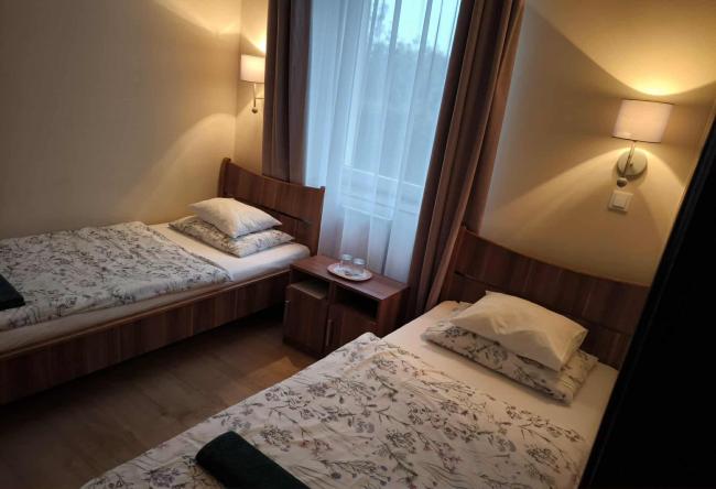 Földszinti, külön ágyas, 3. számú szoba