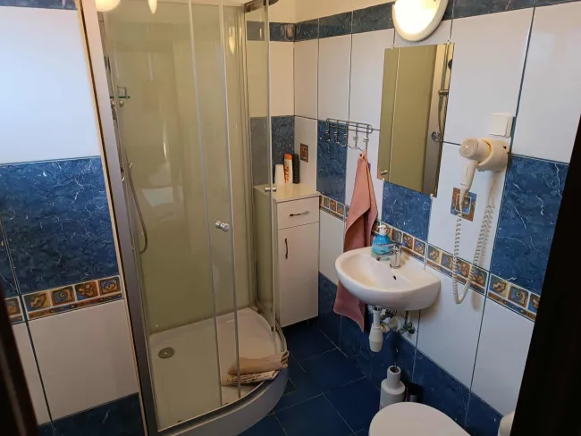 Első emeleti, kis, franciaágyas, 4. számú szoba