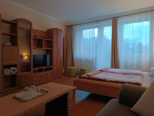 Első emeleti, családi, 6. számú szoba