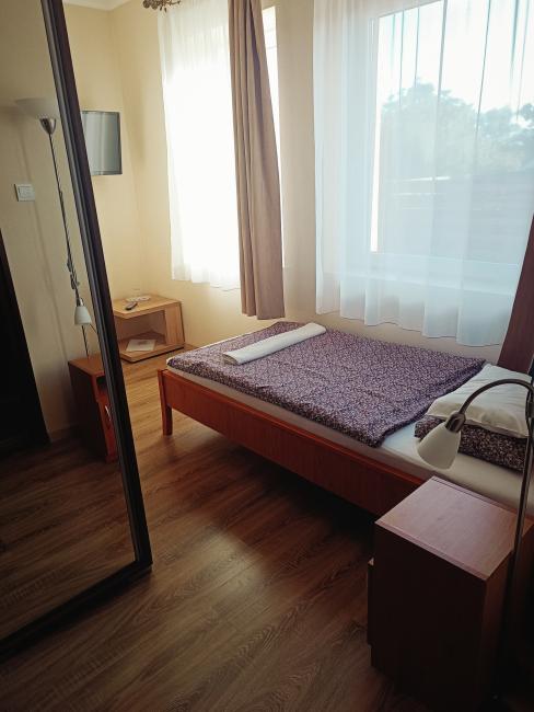 Első emeleti, egyágyas, 7. számú szoba