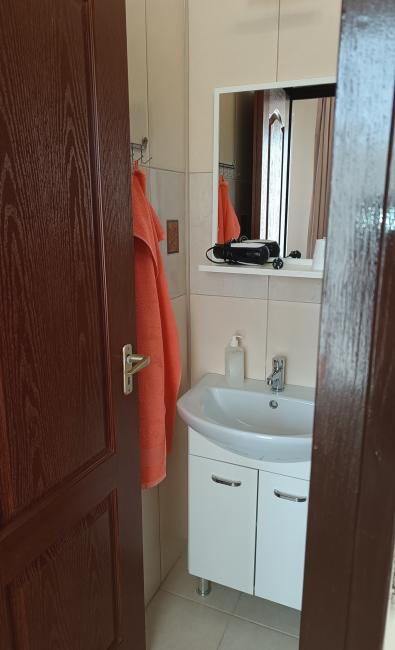 Első emeleti, egyágyas, 7. számú szoba