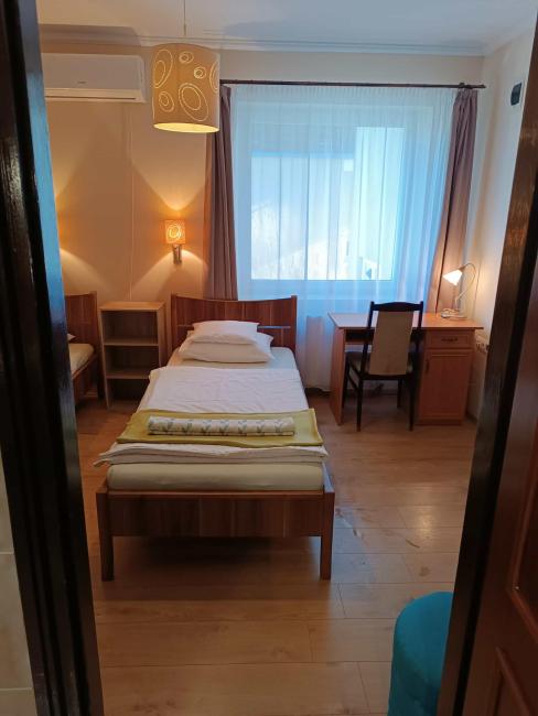 Földszinti, külön ágyas, 2. számú szoba