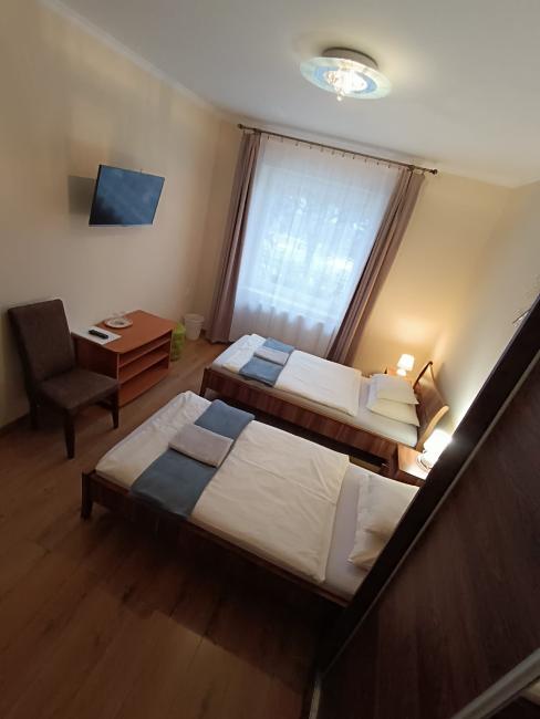 Földszinti, külön ágyas, 1. számú szoba